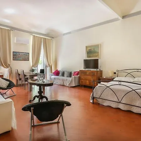 Spacious & Bright, Next To The Duomo Of Florence, Michelangelo, With Patio