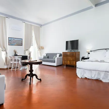 Spacious & Bright, Next To The Duomo Of Florence, Michelangelo, With Patio
